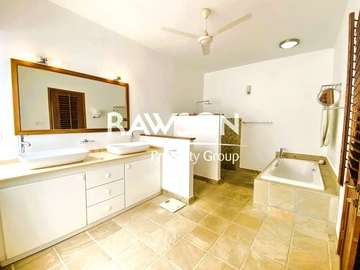 4 Bedroom Villa