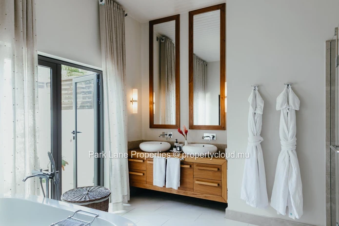 Villa de prestige avec pavillon et accès golf à Anahita – Quartier Lunea