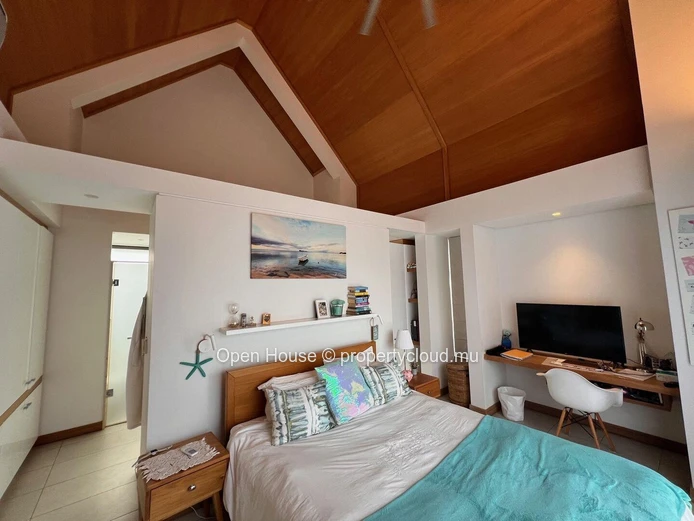 Villa de 485m2 au coeur du domaine de Mon Choisy, Golf, piscine, salle de sport, centre équestre, accès à la plage. 4...