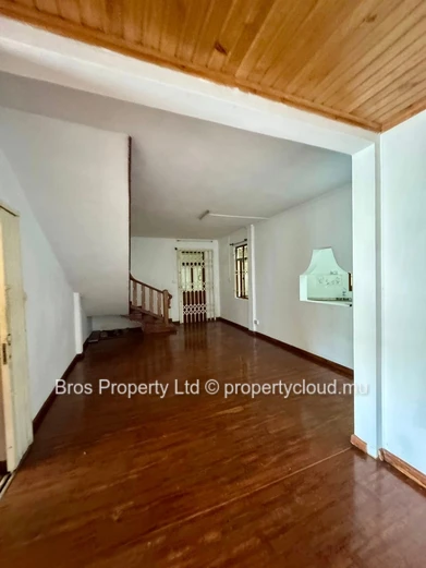 Rs 75,000/Month | Spacious Commercial Office for Rent in Curepipe