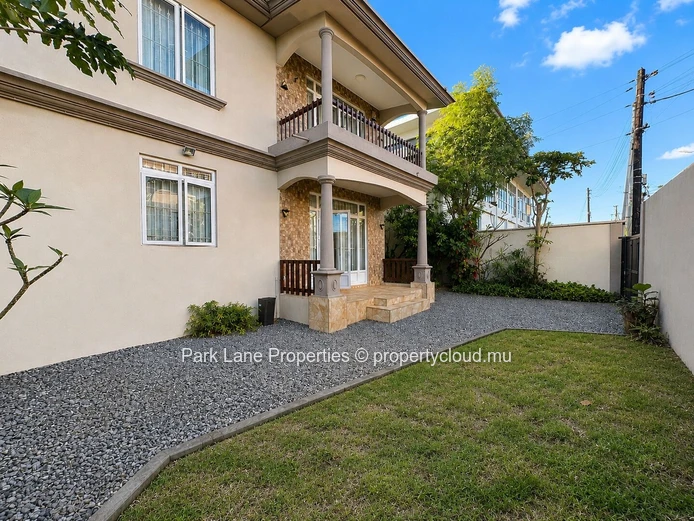 Spacious family home with two independent living spaces in the heart of Grand Bay