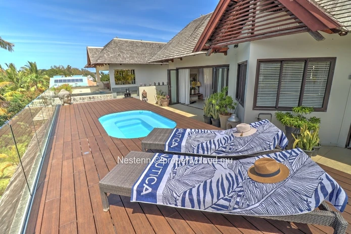 Furnished 4-bed duplex with river and mountain views, and close to the beach