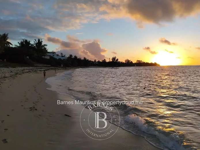 POINTE AUX CANONNIERS – Exceptional Beachfront Garden Apartment – 2 En-Suite Bedrooms