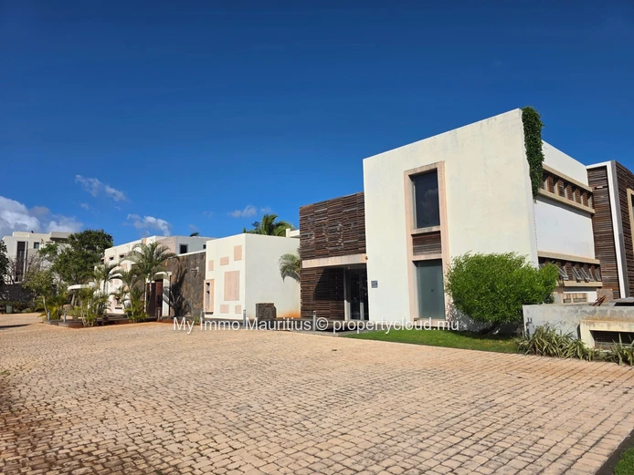 Exclusive Club House with Restaurant, Offices and Leisure Facilities – Balaclava