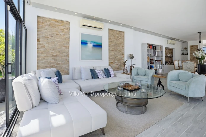 Calodyne - Elegant 4 en-suite bedroom home with swimming pool and garden