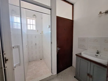 6 Bedroom House