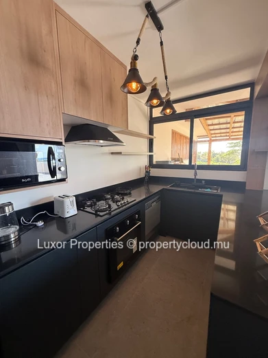  À Louer – Penthouse en Bord de Mer | 3 Chambres 