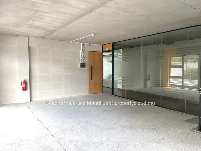54 m² Core & Shell Office for Rent | Balcony, Mountain View, Tamarin