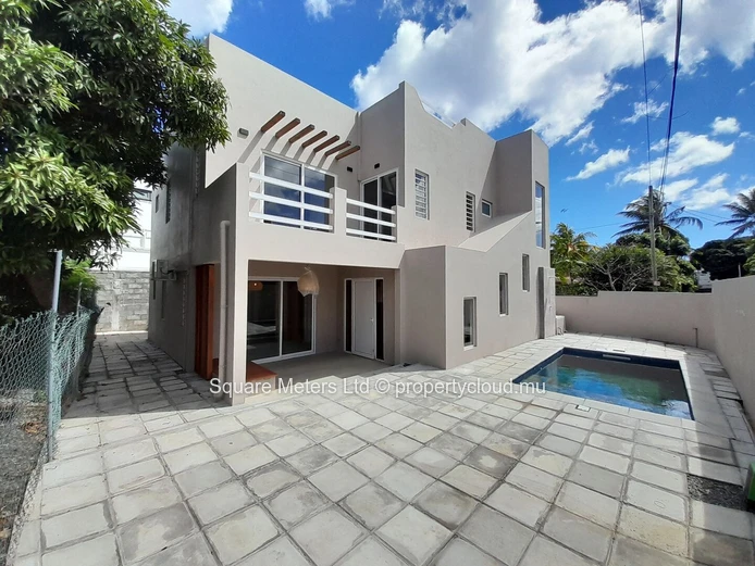 Beautifully Renovated 4-Bedroom Coastal Villa with Private Pool & Rooftop – Walking Distance to Trou aux Biches Beach (Sole Mandate)