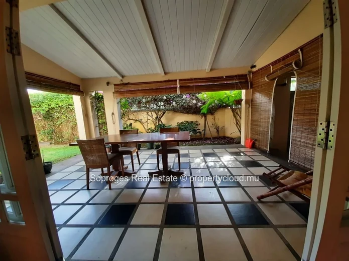 Charming House in Quatre Bornes