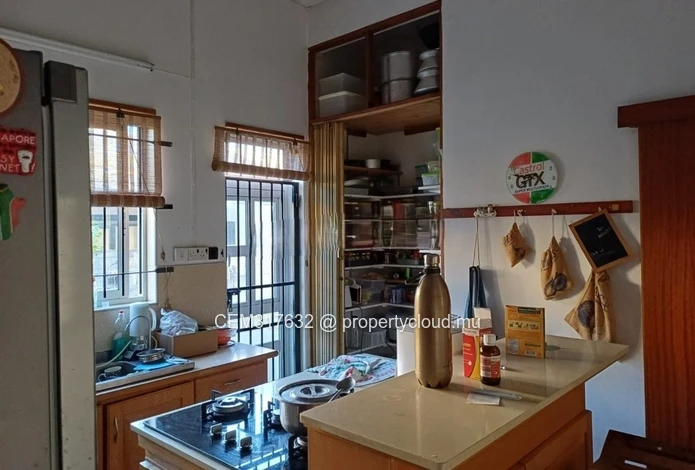 Maison Familiale avec Mezzanine à Vendre – Quatre Bornes Centre 
