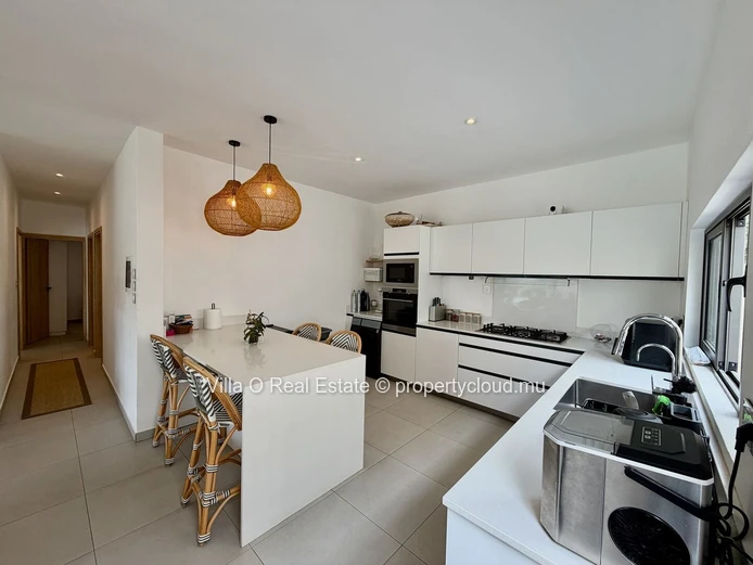 Ideal for a single or a couple, this home with immense charm stands out for its exquisite interior design, its lovely...