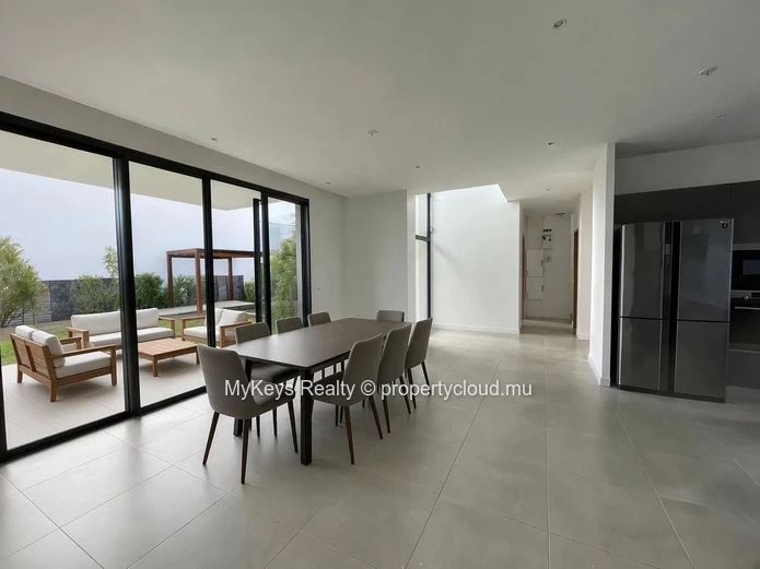 Unfurnished House – Central Tamarin – Secure Residence – Private Pool