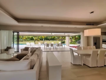 4 Bedroom Villa