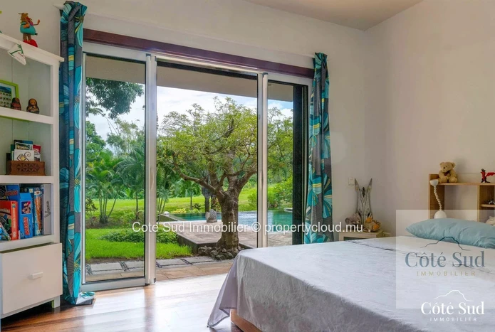 Villa for sale with view of the golf course and forest