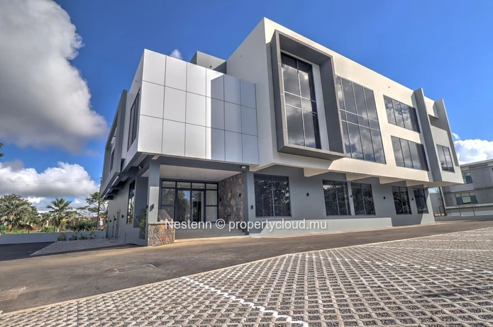 Immeuble emblématique au Vivea Business Park