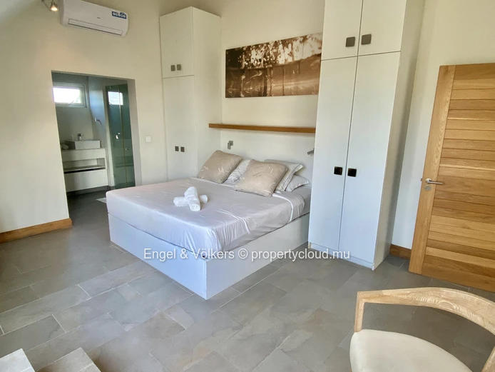 Bain Boeuf Penthouse Apartment to Rent Across from the Beach