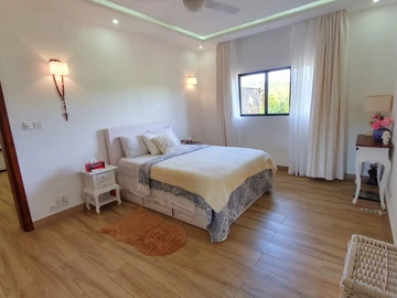 5 Bedroom Villa