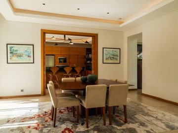 5 Bedroom House