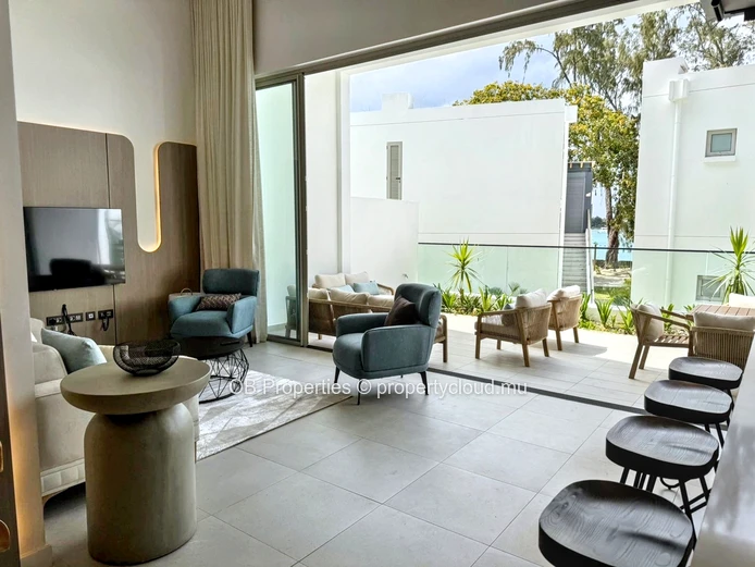 Luxurious beachfront apartment