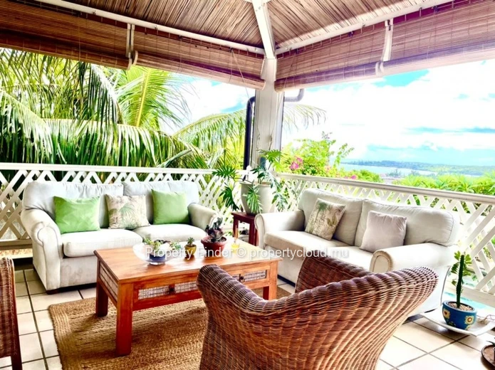 Villa 4 Chambres — À Vendre — Tamarin