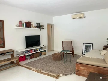 6 Bedroom House