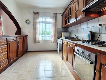 6 Bedroom Apartment