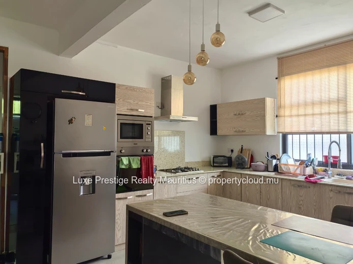 Appartement meublé 3 chambres en rez-de-chaussée à Mont Choisy – 10 minutes à pied de la plage  Rs 45 000 par mois | ...