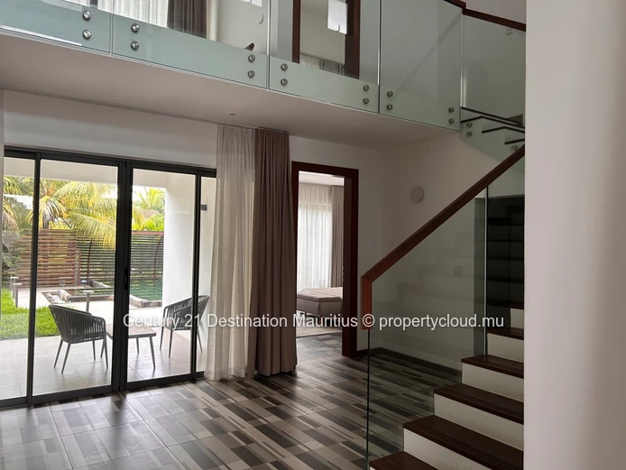 Villa  premium  de 4 chambres en duplex , avec piscine , jardin tropical et prestation de luxe  