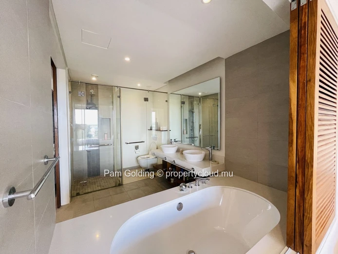 4-Bedroom Penthouse in the Heart of Tamarin - Plunge Pool & Panoramic Views