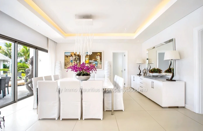 Luxurious contemporary 4-bedroom villa - Prestigious estate!
