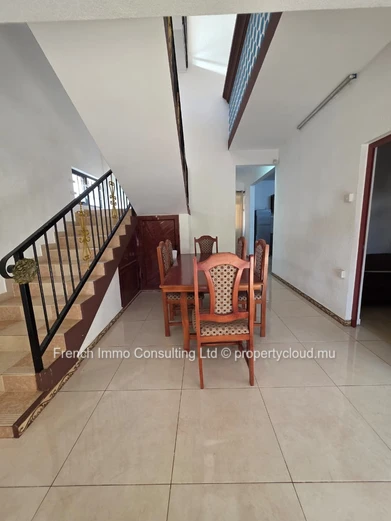 Villa 4 chambres plus jardin et piscine a pereybere