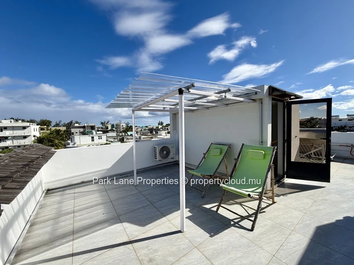 Family detached home with private pool near forest
