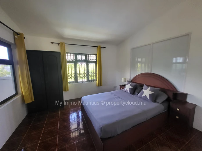 Villa of 3 apartments 300 meters from the sea