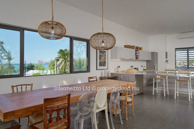 Beachfront Penthouse in Pereybère – 384 m², Plunge Pool