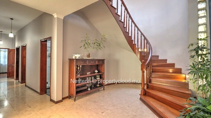 House of 6 bedrooms