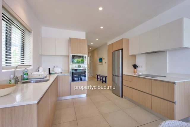 For sale: 3-bedroom apartment accessible to foreigners in Pointe Aux Canonniers.