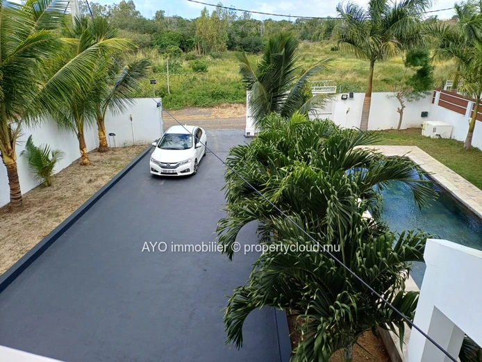 Cute 5 bedrooms house with pool in Pereybere