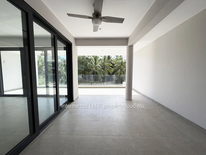 Appartement 3 chambres 147m² à Péreybère – 590 000€ | Livraison imminente | Plage privée à pied | Finitions haut de g...