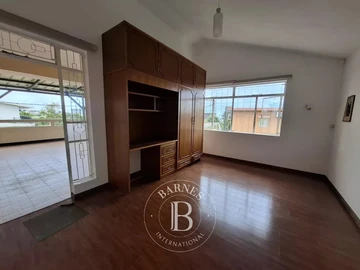 7 Bedroom House