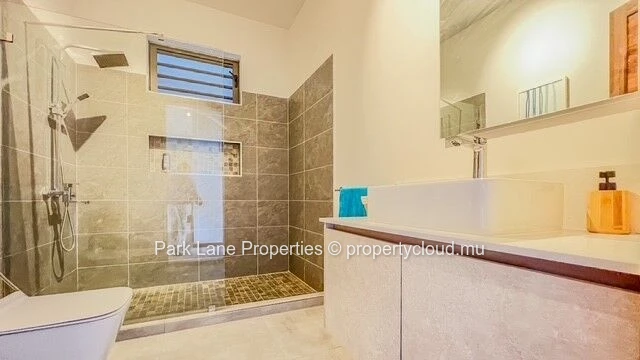 Appartement élégant dans une résidence neuve avec piscine et vue sur les montagnes à Flic en Flac