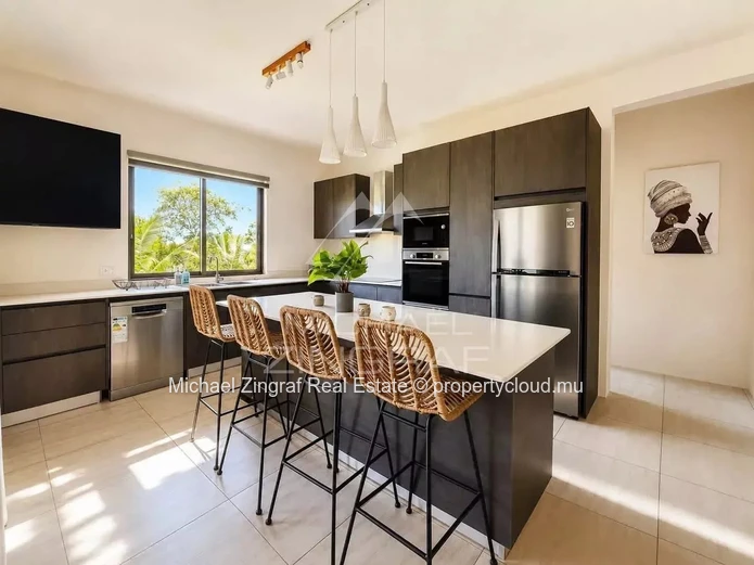 Élégant Appartement 3 Chambres avec Rooftop Privé à Flic en Flac