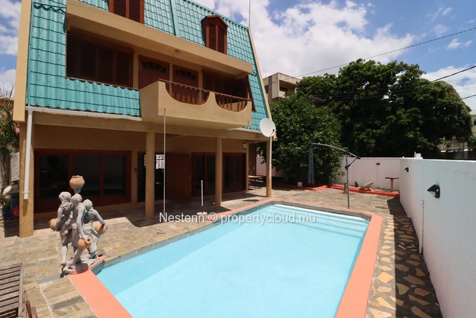 Maison à rénover proche de la plage avec fort potentiel d'investissement locatif.