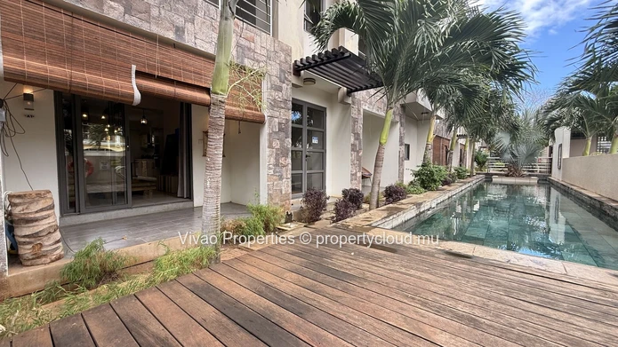 Appartement de 3 chambres en R+2 à vendre à Flic en Flac avec piscine0 Rs