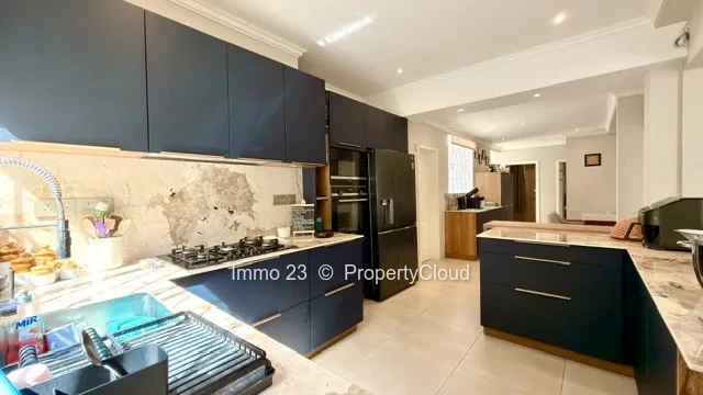 Houses / Villas - 4 bedrooms - Beau Bassin