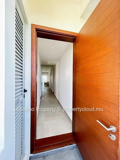 À Louer – Élégant Penthouse 3 Chambres à Péreybère