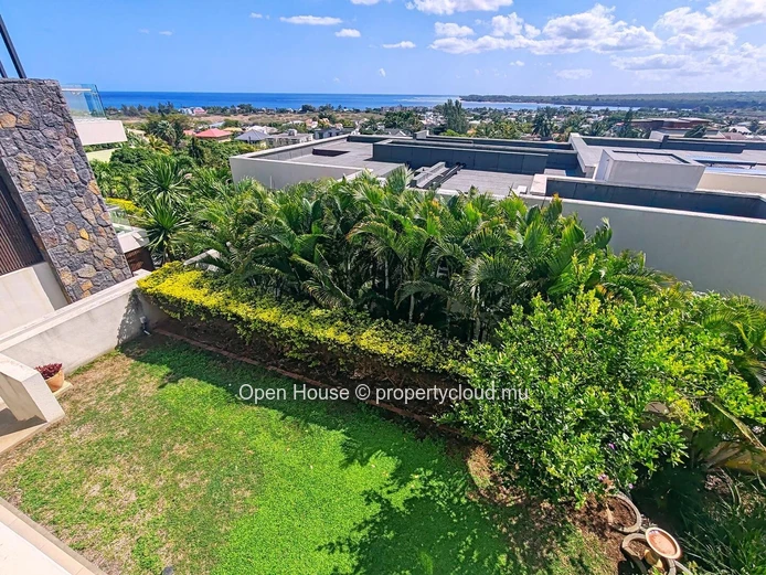 Luxurious Townhouse/Duplex in Tamarin with Communal Pool & Mountain Views - 3 Beds, Office, Fully Furnished, Rs 44M