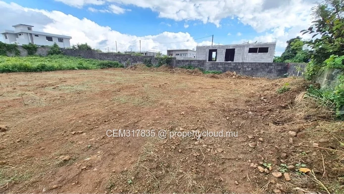 Terrain Résidentiel à Vendre 5,59 Perches Chacun – La Marie, Vacoas 
