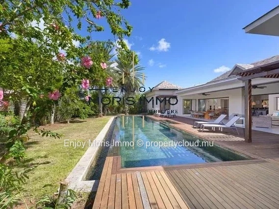 Villa contemporaine 4 chambres + bureau– Grand Baie | 330 m² | Piscine privée | Villa meublée