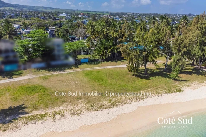 À VENDRE – 2 Bungalows pieds dans l'eau à Surinam
